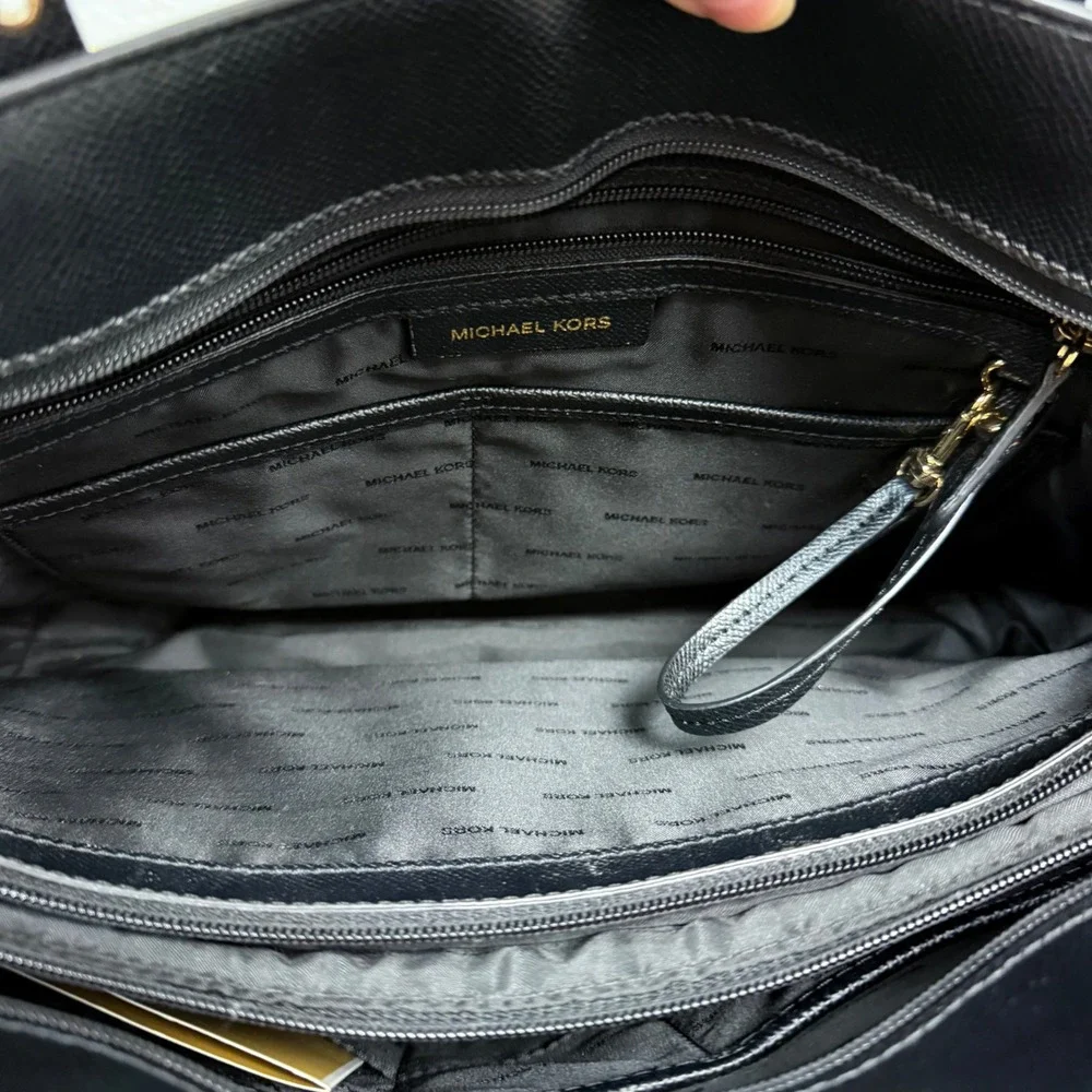 Michael Kors Voyager‎ Tote Black Saffiano Leather Gold Hardware Double Strap